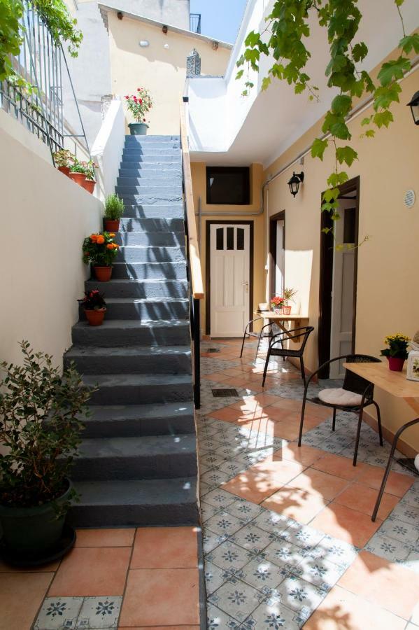 17 Flats And Roof Garden Apartment Athena Bagian luar foto