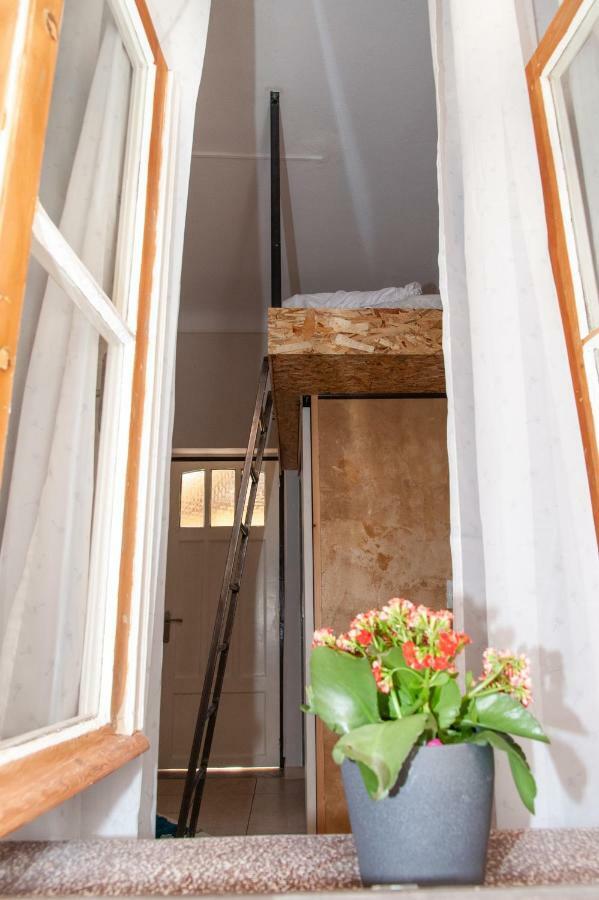 17 Flats And Roof Garden Apartment Athena Bagian luar foto