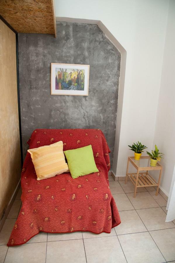 17 Flats And Roof Garden Apartment Athena Bagian luar foto